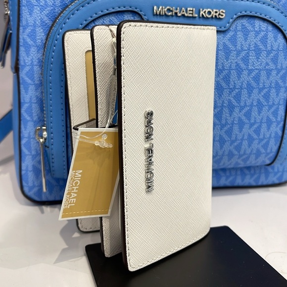 Michael Kors Medium Saffiano Leather Wallet
Optic White
NWT - Picture 4 of 16